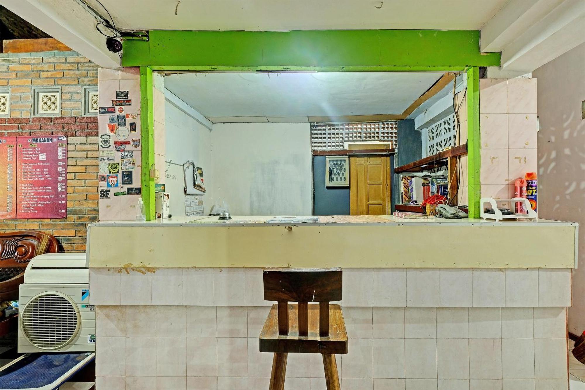 Spot On 91915 Homestay Superman ジョグジャカルタ エクステリア 写真