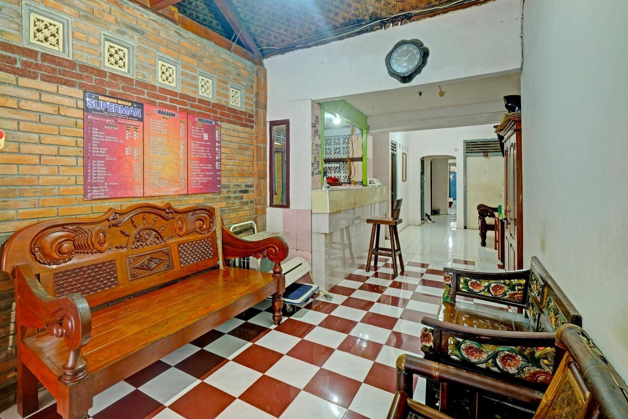 Spot On 91915 Homestay Superman ジョグジャカルタ エクステリア 写真