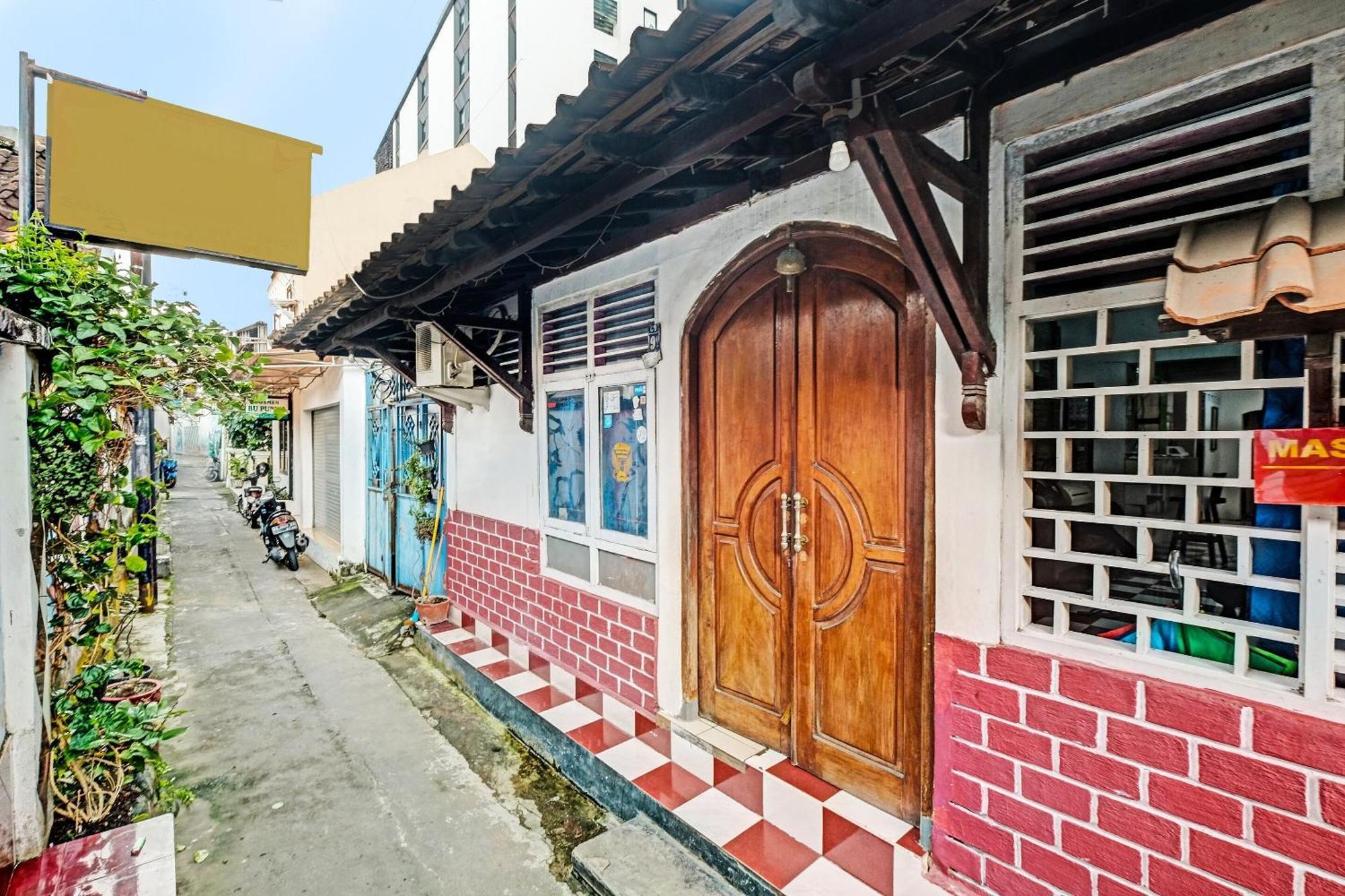 Spot On 91915 Homestay Superman ジョグジャカルタ エクステリア 写真