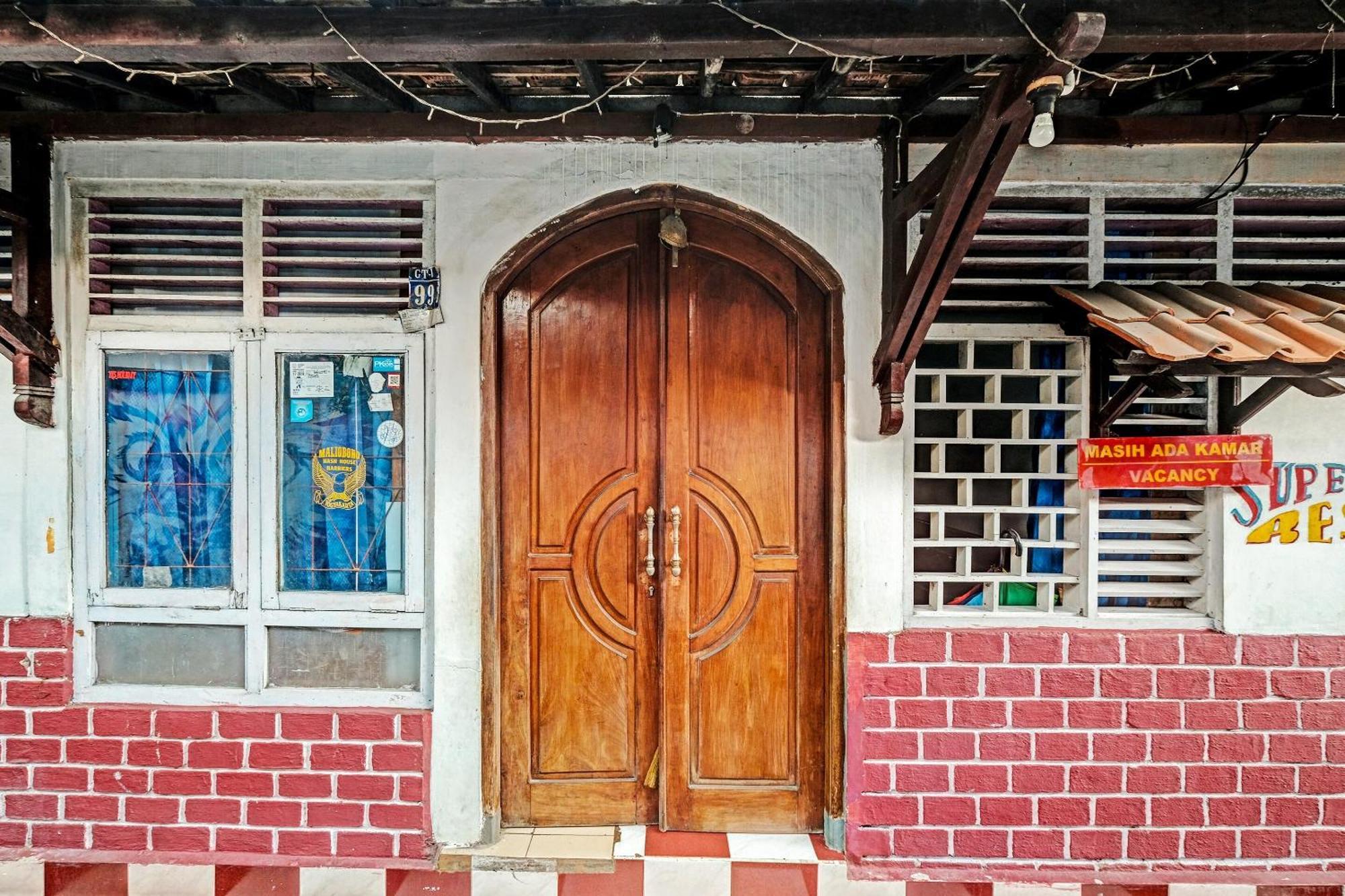 Spot On 91915 Homestay Superman ジョグジャカルタ エクステリア 写真